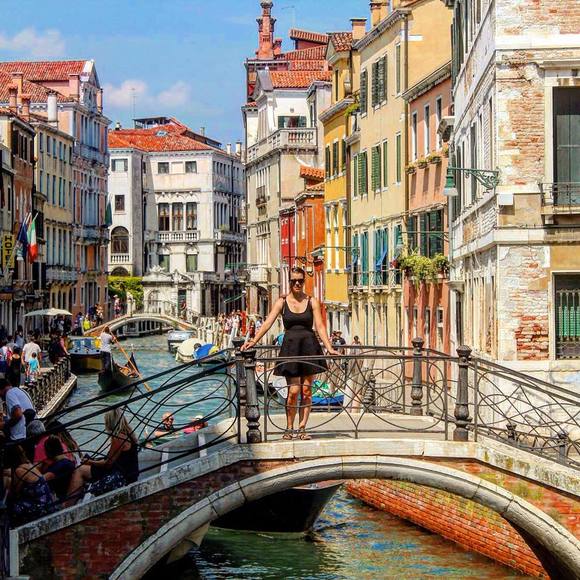 Meet your Posher, Cloé - Picture 1 of 1